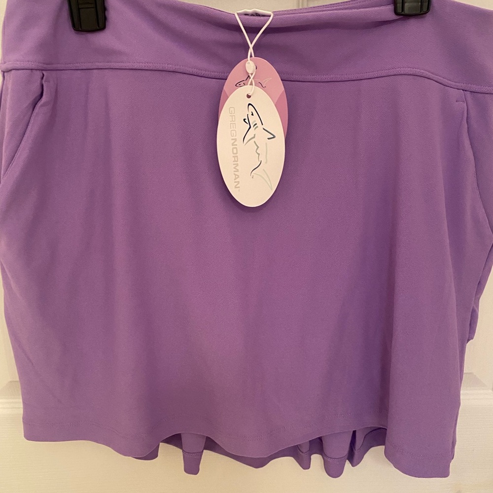 Greg Norman skort NWT. Front pockets and back zip.